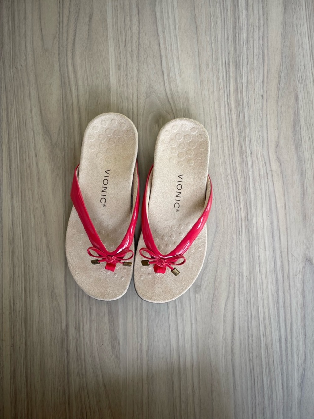 Vionic Women's red Patent Bow Thong Sandals - Picture 10 of 12
